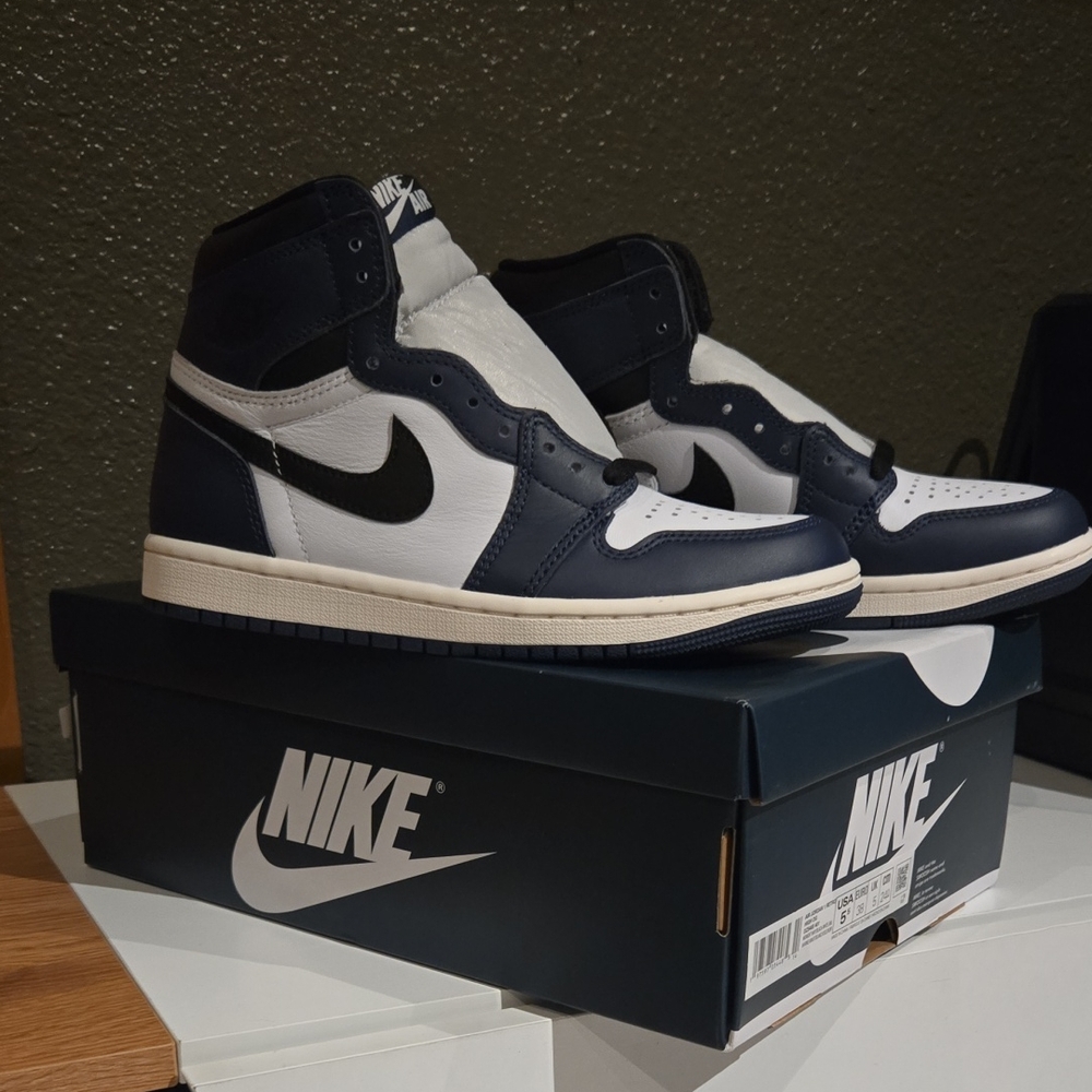 Nike Men's Navy and White High-Top Sneakers